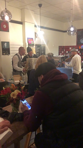 Manniny - Gastronomi och hotellverksamhet