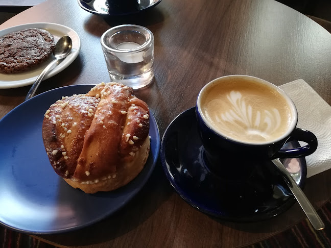 Waynes Coffee - Gastronomi och hotellverksamhet