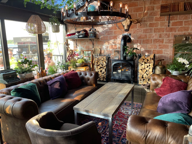 Mocca deli Västervik - Gastronomi och hotellverksamhet