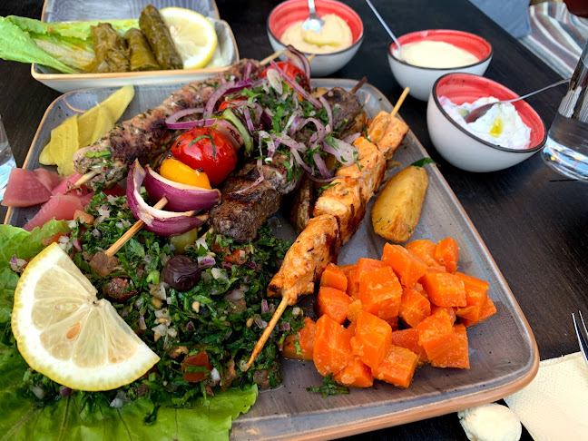 Libanesen - Gastronomi och hotellverksamhet