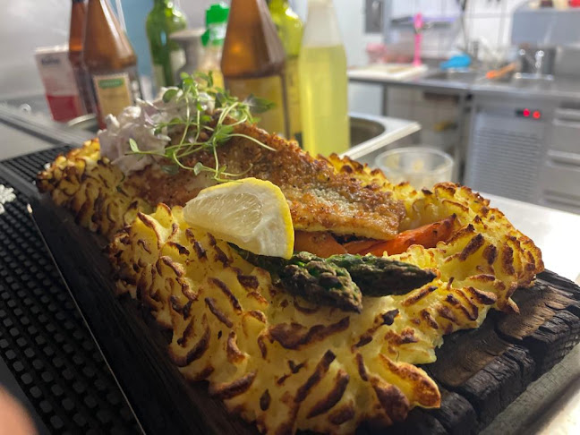 Opinii despre Husman's Bar & Bistro în Hässelby - Gastronomi och hotellverksamhet