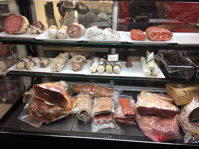 Rollands Saluhall - Gastronomi och hotellverksamhet