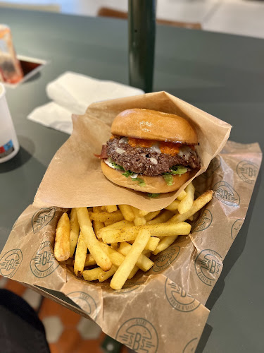 Opinii despre Stekt Burger & Stuff Täby în Täby - Gastronomi och hotellverksamhet