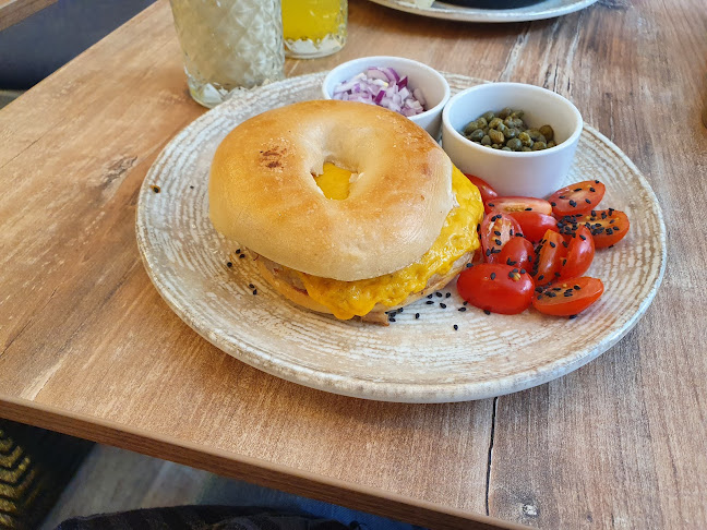 https://www.evasbrunch.com/
