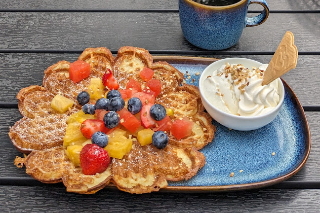 Villa Beddingestrand & Våffelcafé Phone number