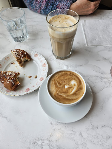 Café Blå Katten Phone number