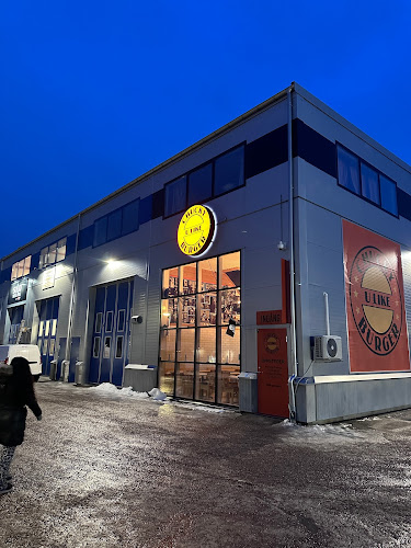 Chucky Burger - Gastronomi och hotellverksamhet