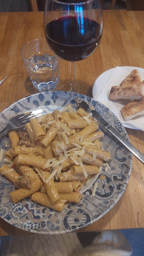 Prima Napoletana - Gastronomi och hotellverksamhet