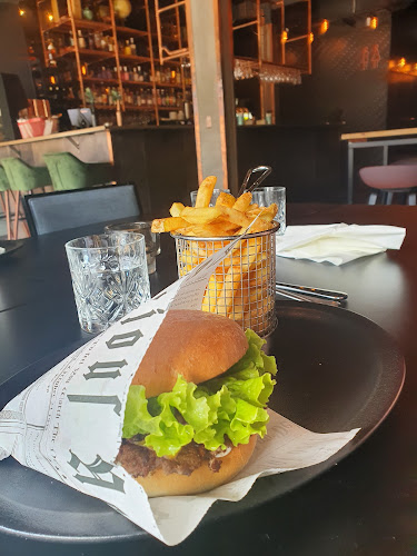 Comentarii opinii despre M A Z E