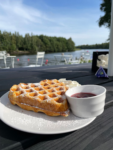 Comentarii opinii despre Button Town Café