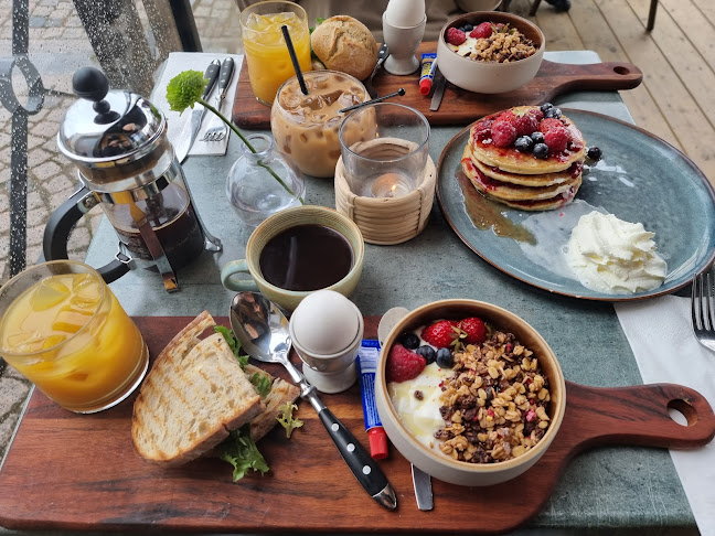 Comentarii opinii despre Bellis Café & Cocktails