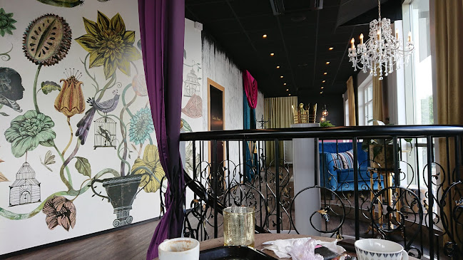 Bullis på öster (Bullvivans Konditori) - Gastronomi och hotellverksamhet