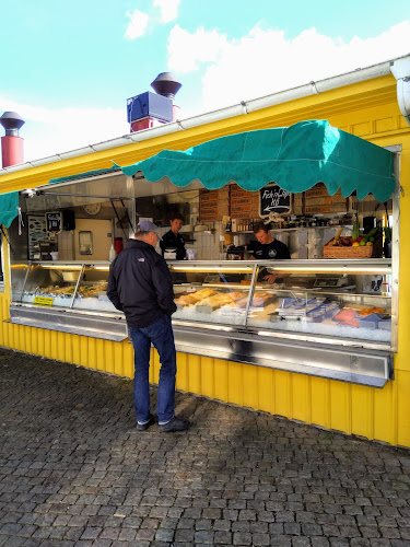 Opinii despre Arvidsons Kiosk Och Fisk în Marstrand - Gastronomi och hotellverksamhet