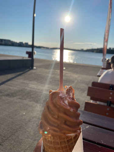 Reviews of Josefins Glass & café in Stockholm - Gastronomi och hotellverksamhet