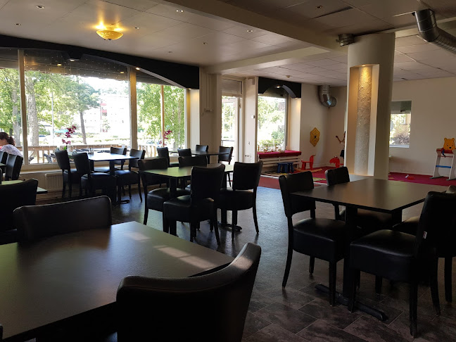 Opinii despre Moes Pizzeria Björnövägen în Västerås - Gastronomi och hotellverksamhet