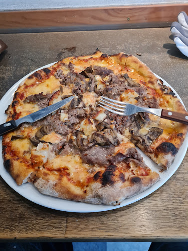 Pizzeria Roberto - Gastronomi och hotellverksamhet