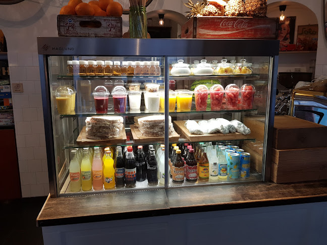 Comentarii opinii despre Caravan Cafe