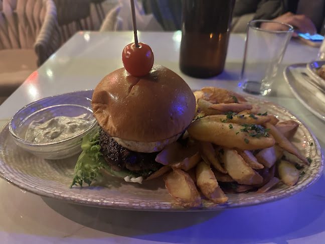 Plaza Restaurang & Bar - Gastronomi och hotellverksamhet