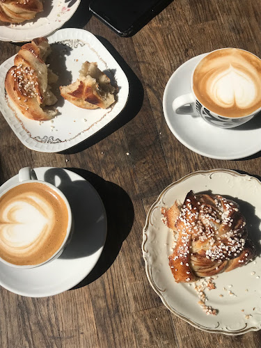 Le Violon Dingue - Gastronomi och hotellverksamhet