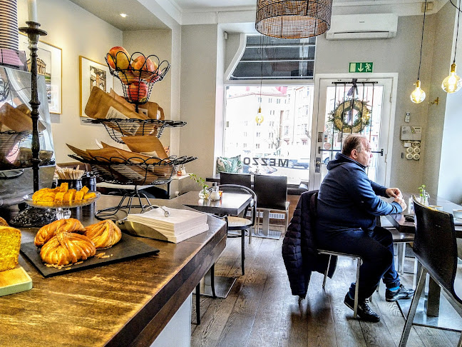 Opinii despre Caffè Mezzo în Solna - Gastronomi och hotellverksamhet
