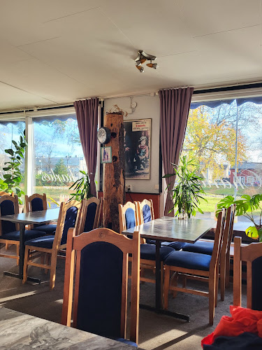 Charlies Pizzeria - Gastronomi och hotellverksamhet