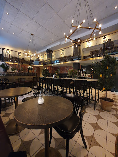 Café Belmondo - Gastronomi och hotellverksamhet