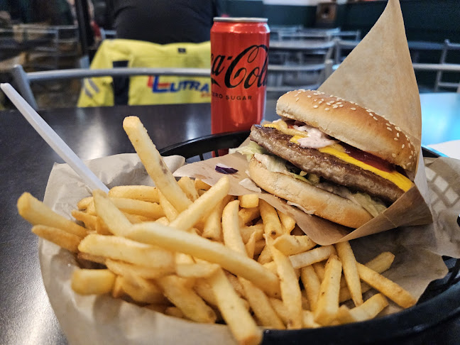 Opinii despre E4-baren în Hägersten - Gastronomi och hotellverksamhet