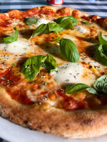 Opinii despre Restaurang & Vedugnspizza,Grill în Vaxholm - Gastronomi och hotellverksamhet