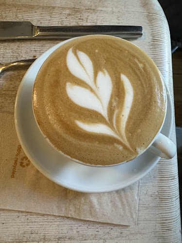 Cafè Pom & Flora Vasastan - Gastronomi och hotellverksamhet