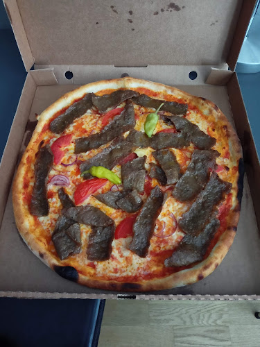 Hot & Fresh Pizzeria - Gastronomi och hotellverksamhet