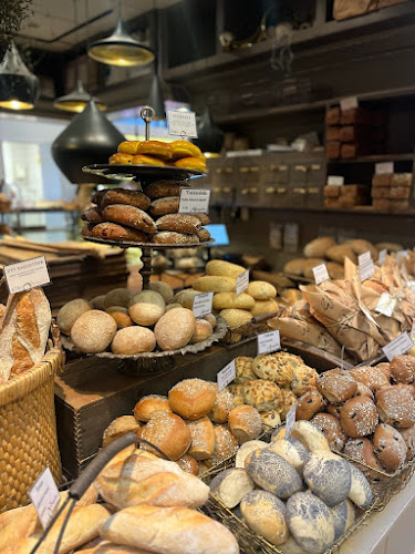 Opinii despre Brogyllen Saluhallen în Göteborg - Gastronomi och hotellverksamhet