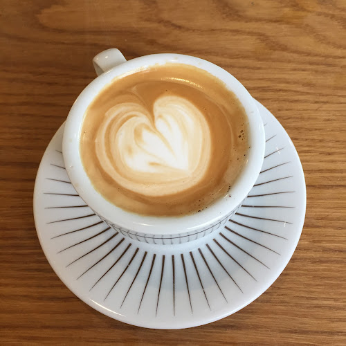 Comentarii opinii despre Rollands Saluhall