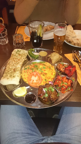 Indisk restaurang Razmoni - Gastronomi och hotellverksamhet