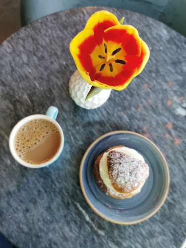 Löfgrens Bröd & Fika Phone number