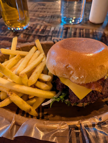 DINÉ Burgers - Gastronomi och hotellverksamhet