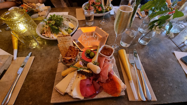 Mormor Olgas Café - Gastronomi och hotellverksamhet