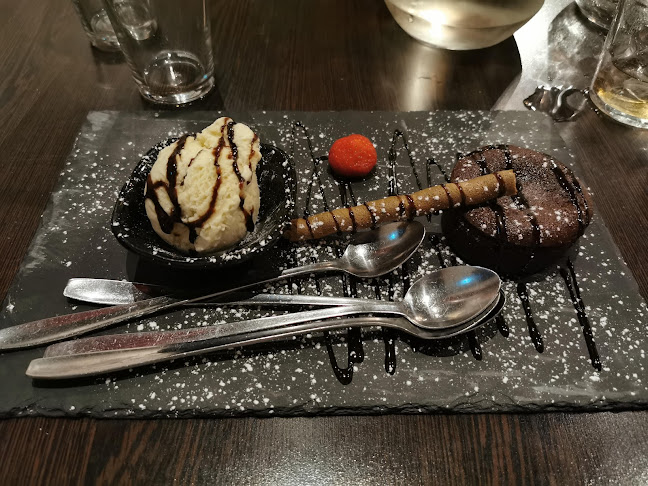 Caliente Tapasbar City - Gastronomi och hotellverksamhet