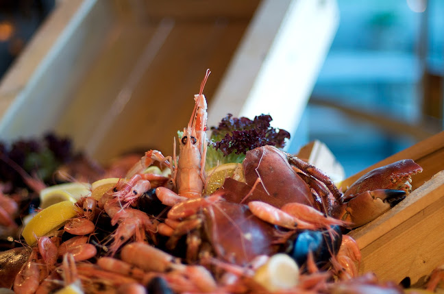 Opinii despre Furholmen Restaurang & Havsbad în Strömstad - Gastronomi och hotellverksamhet