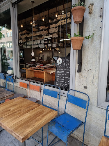 Le Violon Dingue - Gastronomi och hotellverksamhet