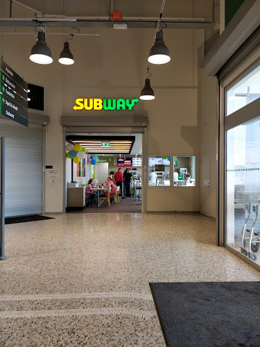 https://restaurants.subway.com/sv/sverige/eslov/fallskarmsgatan?utm_source=yxt-goog&utm_medium=local&utm_term=acq&utm_content=69958&utm_campaign=evergreen-2020&y_source=1_MTUzNTIwMzgtNzE1LWxvY2F0aW9uLndlYnNpdGU%3D