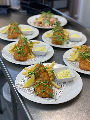 Salong Juni Open Times