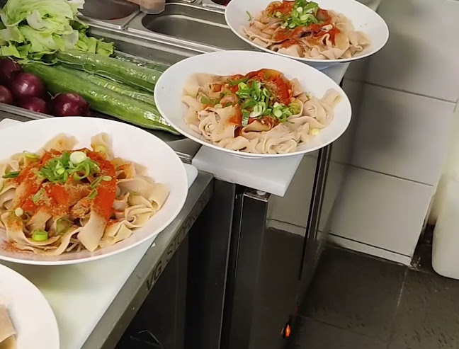 Noodle Master - Gastronomi och hotellverksamhet