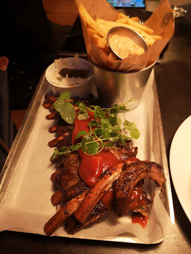 Två Feta Grisar - Gastronomi och hotellverksamhet