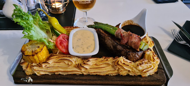 Opinii despre Sam's restaurang în Härnösand - Gastronomi och hotellverksamhet