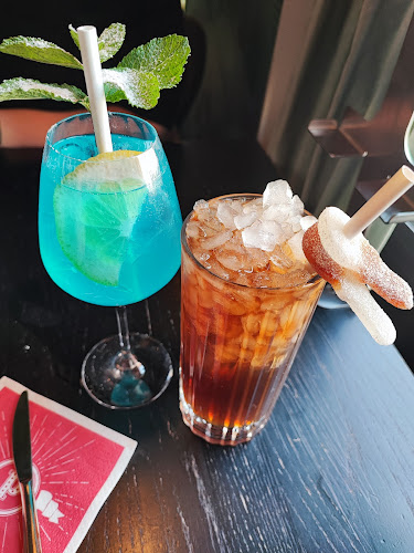 Pinchos - Gastronomi och hotellverksamhet