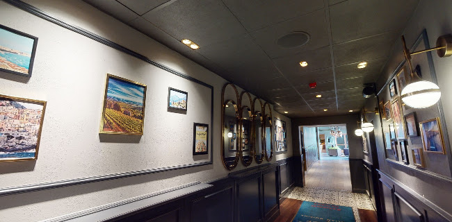 Napulé - Gastronomi och hotellverksamhet