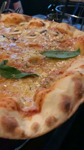 Crispy Pizza Bistro - Vasastan - Gastronomi och hotellverksamhet