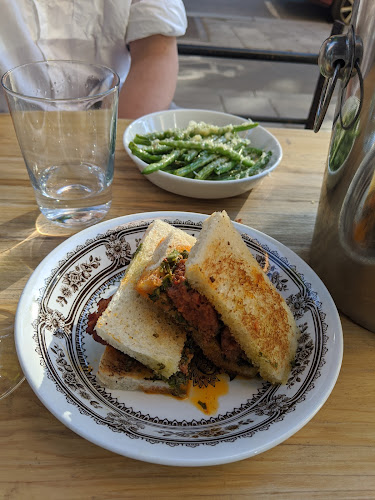 Comments and reviews of E&G