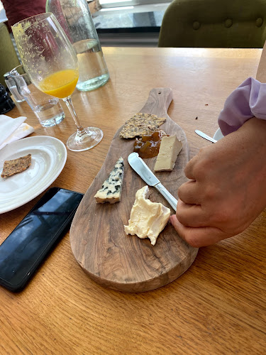 Hos Talevski i Stadsparken - Gastronomi och hotellverksamhet