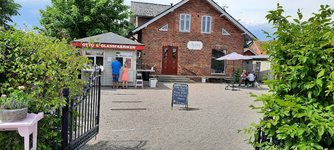 Opinii despre Signes Glasskiosk în Åhus - Gastronomi och hotellverksamhet